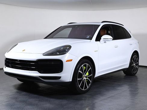 Certified 2023 Porsche Cayenne Turbo S AWD/4WD image 1