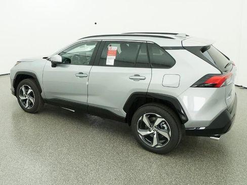 New 2025 Toyota RAV4 SE image 4