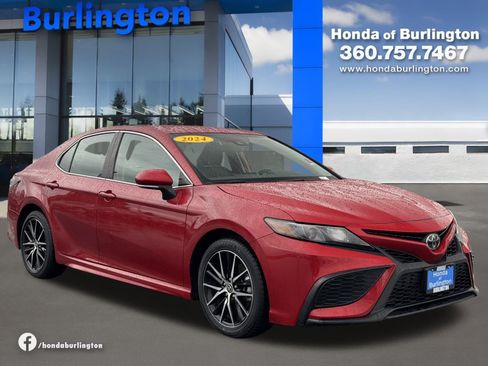 Used 2024 Toyota Camry SE image 8