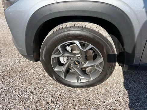 Used 2025 Chevrolet Trax RS image 21