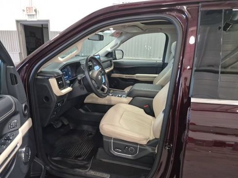 Used 2024 Ford Expedition Platinum AWD/4WD image 9