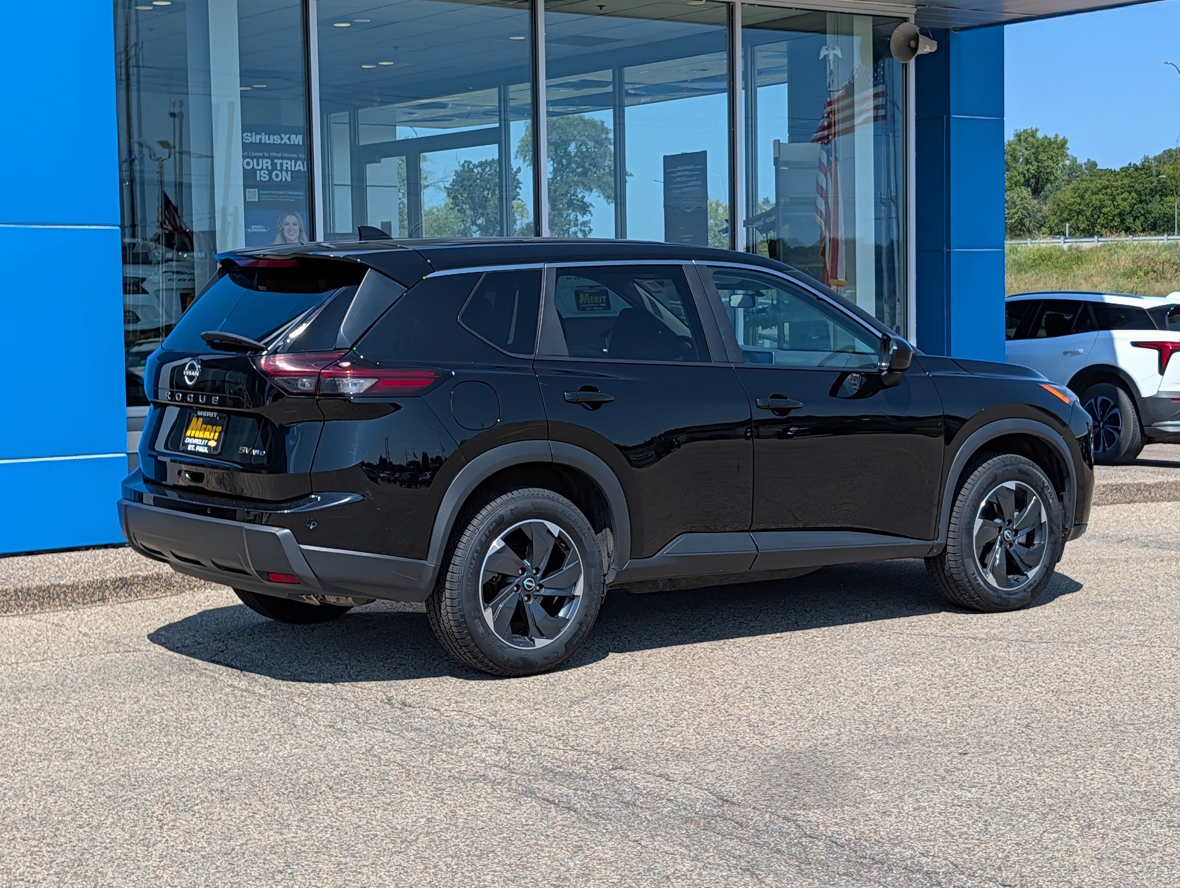 Used 2024 Nissan Rogue SV AWD/4WD image 3