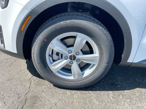 Used 2025 Kia Sorento LX image 36