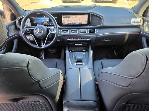 Used 2025 Mercedes-Benz GLS 450 4MATIC image 7