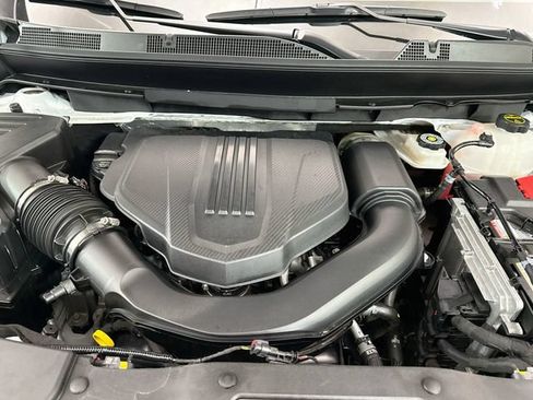 Used 2025 Chevrolet Traverse LT w/ LPO, Floor Liner Package FWD image 30