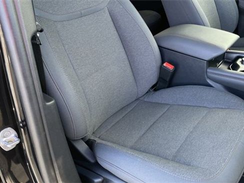 Used 2025 Ford Explorer Active image 25