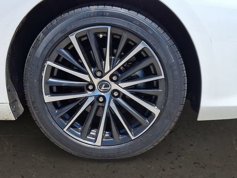 Used 2023 Lexus ES 350 w/ Premium Package FWD image 10