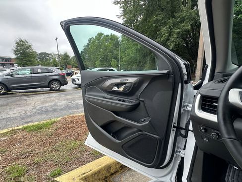 Used 2024 GMC Terrain SLT image 21