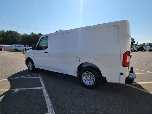 Used 2015 Nissan NV 2500 SV w/ Side & Curtain Airbag Package image 10