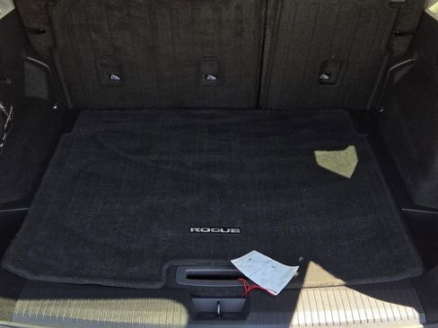 Used 2023 Nissan Rogue S image 9