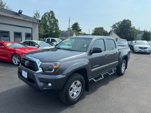 Used 2015 Toyota Tacoma PreRunner w/ SR5 Package image 2