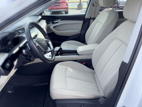 Certified 2024 Audi Q8 e-tron Premium Plus w/ Premium Plus Package AWD/4WD image 4