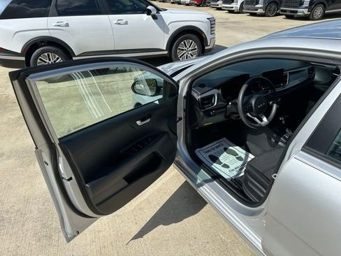 Used 2023 Kia Rio S FWD image 11