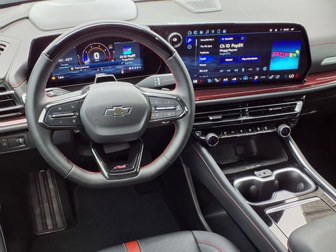 Used 2024 Chevrolet Traverse RS image 33