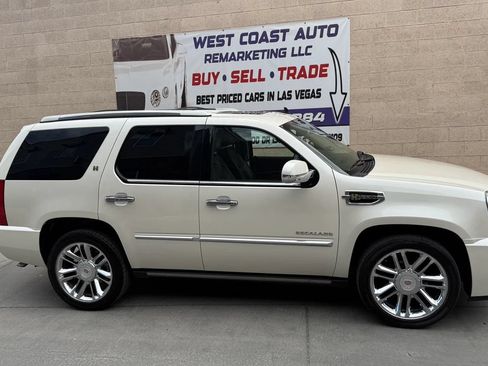 Used 2012 Cadillac Escalade Platinum AWD/4WD image 3