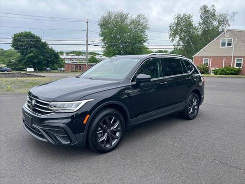Certified 2022 Volkswagen Tiguan SE w/ Panoramic Sunroof Package AWD/4WD image 1