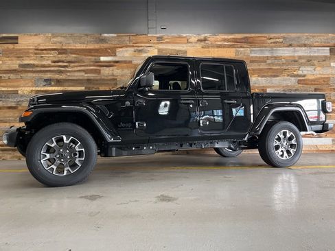 New 2026 Jeep Gladiator Sahara image 19