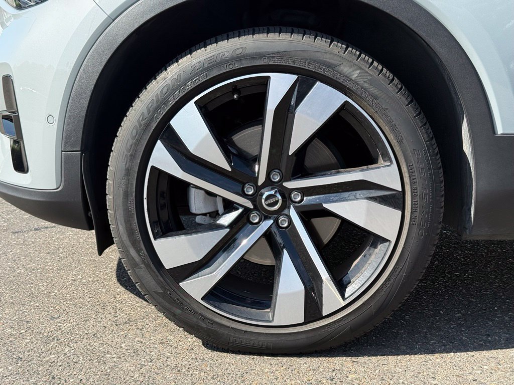 Used 2025 Volvo XC40 B5 Plus w/ Climate Package AWD/4WD image 14