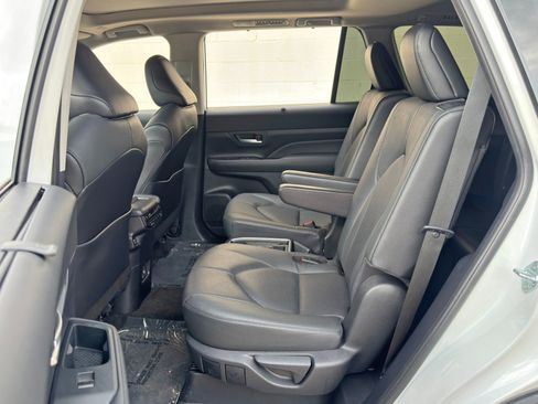 Used 2024 Toyota Grand Highlander FWD image 44