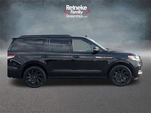 Used 2022 Lincoln Navigator 4WD image 4