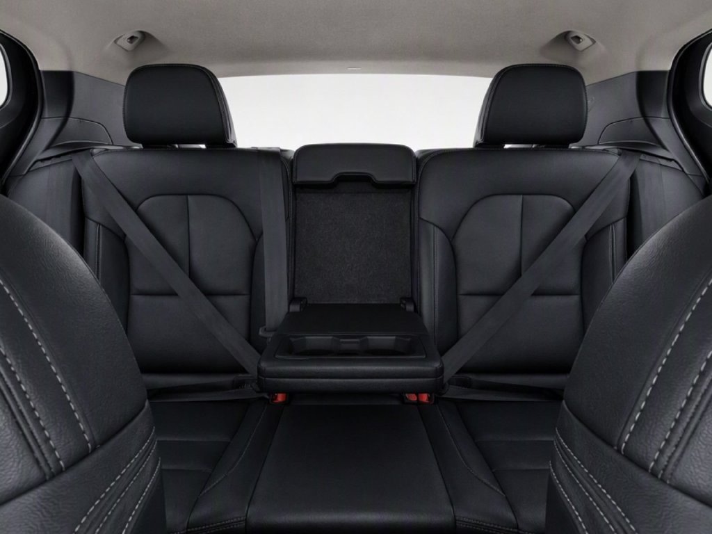 Used 2025 Volvo XC40 B5 Plus AWD/4WD image 34