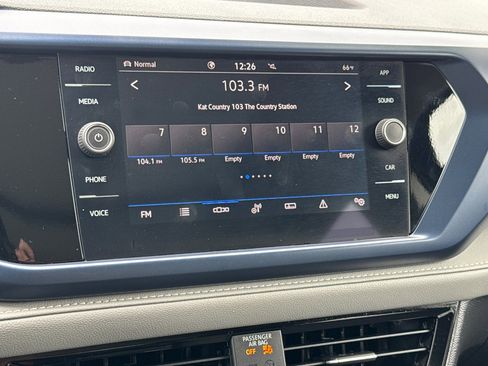 Used 2024 Volkswagen Taos SE image 18