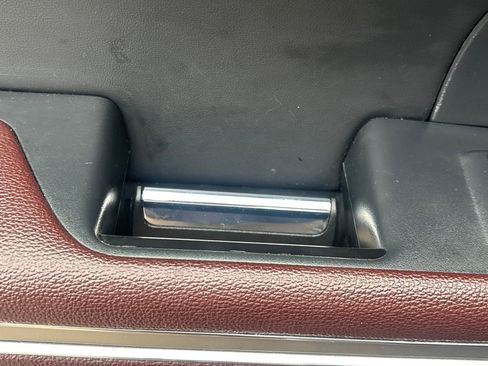 Used 2023 Ford Expedition Limited image 7