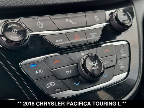 Used 2018 Chrysler Pacifica Touring-L w/ Premium Audio Group FWD image 23