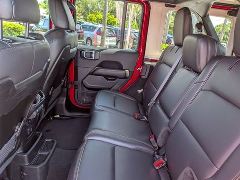 Used 2024 Jeep Wrangler Unlimited Sahara AWD/4WD image 18