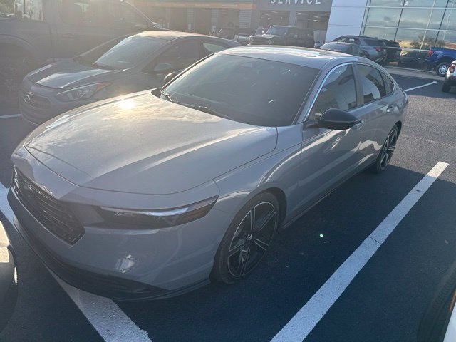 Used 2025 Honda Accord Sport image 1