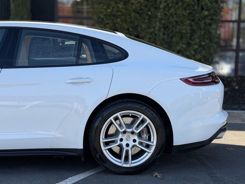 Used 2020 Porsche Panamera image 11