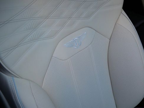 New 2025 Bentley Bentayga Extended Wheelbase image 34