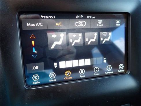 Used 2019 Jeep Cherokee Latitude Plus AWD/4WD image 21