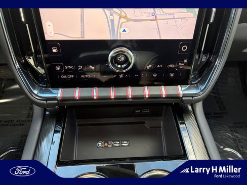 Used 2025 GMC Yukon XL AT4 image 31