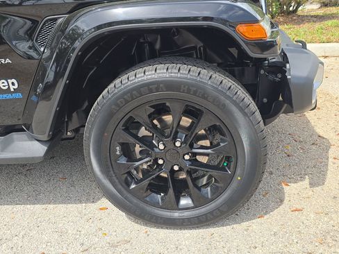 Used 2021 Jeep Wrangler Unlimited Sahara w/ Cold Weather Group image 30