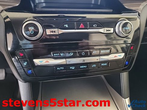 Used 2022 Ford Explorer Limited w/ Equipment Group 301A image 16