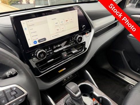 Used 2023 Toyota Highlander Platinum image 26