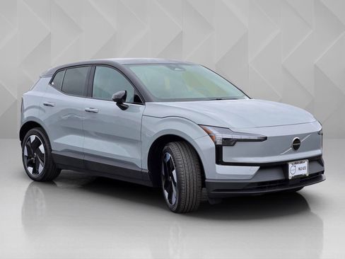 New 2026 Volvo EX30 Plus w/ Protection Package image 8