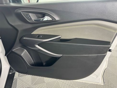 Used 2025 Chevrolet Trax ACTIV w/ Sunroof Package image 30