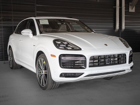 Used 2022 Porsche Cayenne Turbo S AWD/4WD image 7