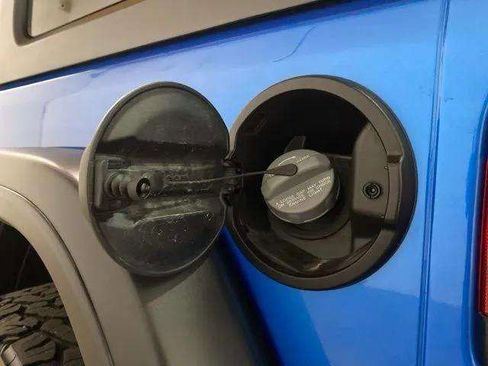 Used 2024 Jeep Wrangler Unlimited image 17