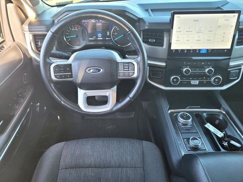 Used 2023 Ford Expedition XLT image 18