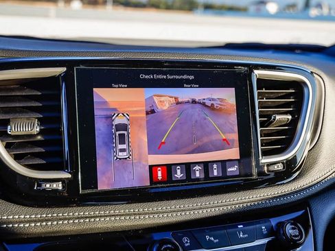 New 2026 Chrysler Pacifica Select w/ S Appearance Package image 25