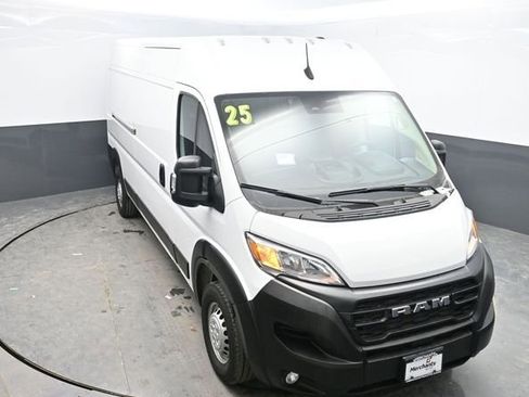 Used 2025 RAM ProMaster 2500 w/ Convenience Group image 21