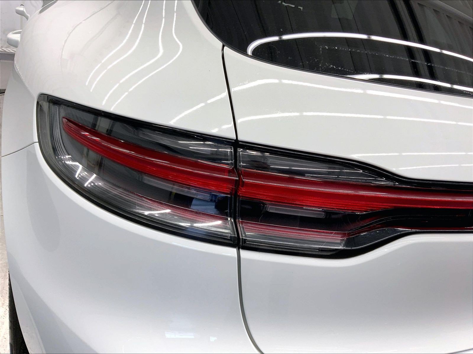 Certified 2023 Porsche Macan AWD/4WD image 29