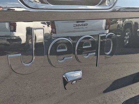 Used 2021 Jeep Gladiator Overland image 30