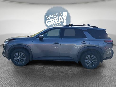 Used 2022 Nissan Pathfinder SV w/ SV Black Package image 7