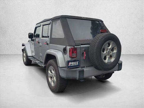 Used 2015 Jeep Wrangler Unlimited Sahara w/ Connectivity Group AWD/4WD image 8