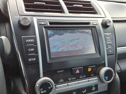 Used 2014 Toyota Camry L image 17
