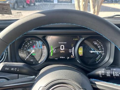 Used 2024 Jeep Wrangler Unlimited Rubicon 4xe AWD/4WD image 23